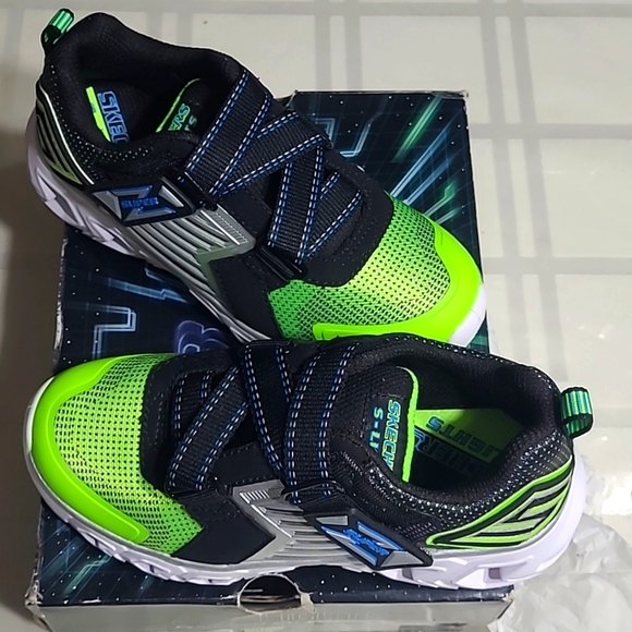 Skechers Other - Skechers Light up sneakers